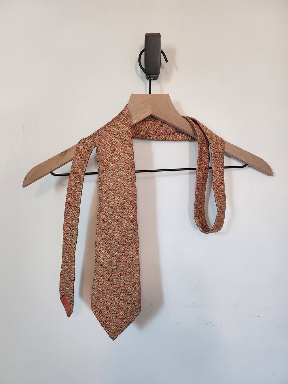 Designer Authetic Hermes 100% Silk Coral and Light Blue Geometric Silk Tie - Picture 2 of 11